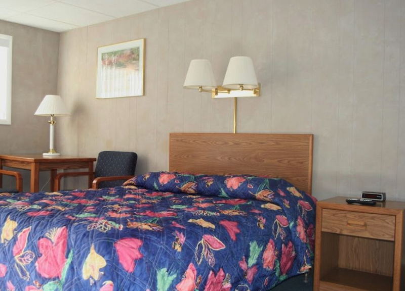 Bluffs Inn (Bluff View Motel) - From Web Listing (newer photo)